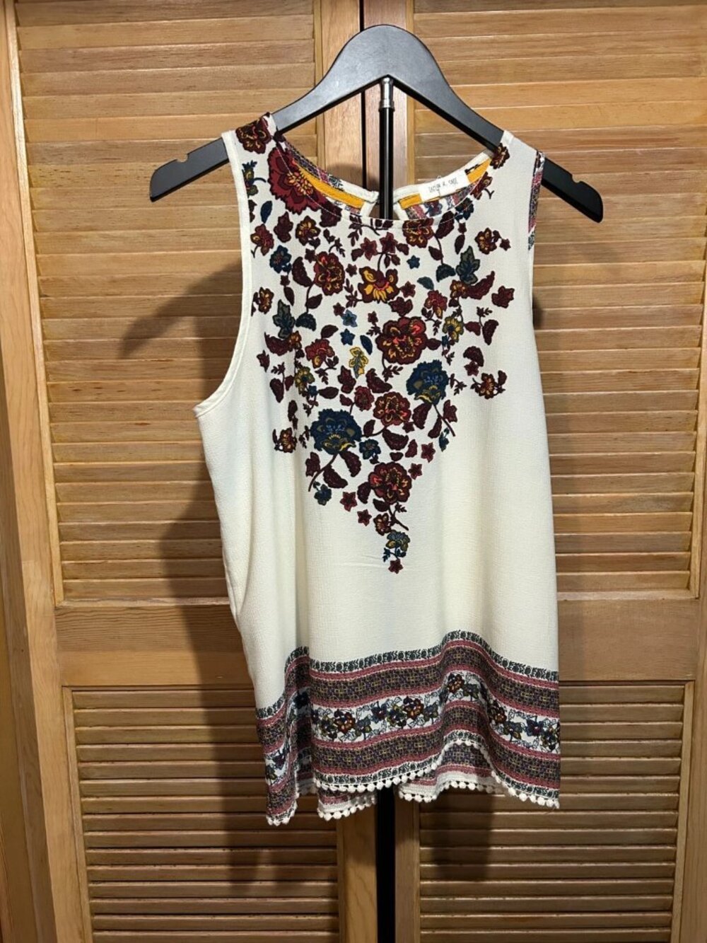 Taylor &Sage  Ivory Sleeveless Top with Burgundy and Blue Flowers Size L